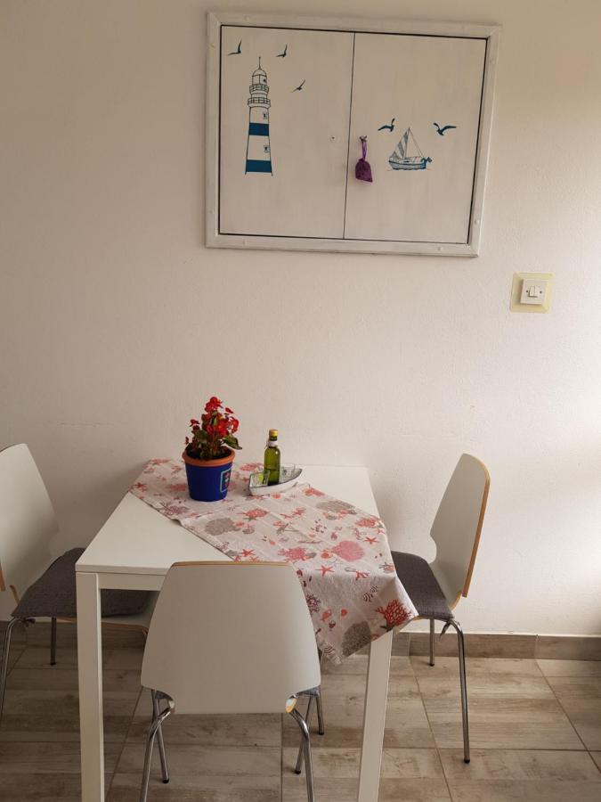 Apartments Dora And Tonka Krk 포라트 외부 사진