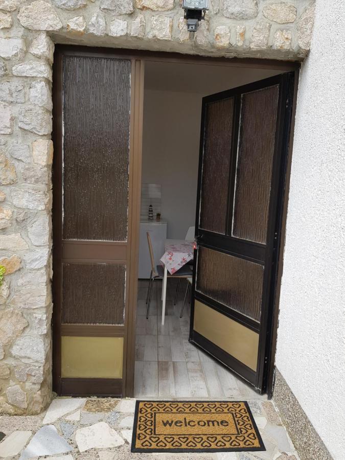 Apartments Dora And Tonka Krk 포라트 외부 사진
