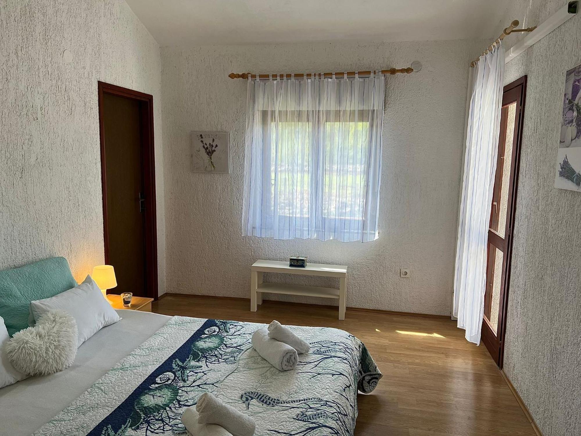 Apartments Dora And Tonka Krk 포라트 외부 사진