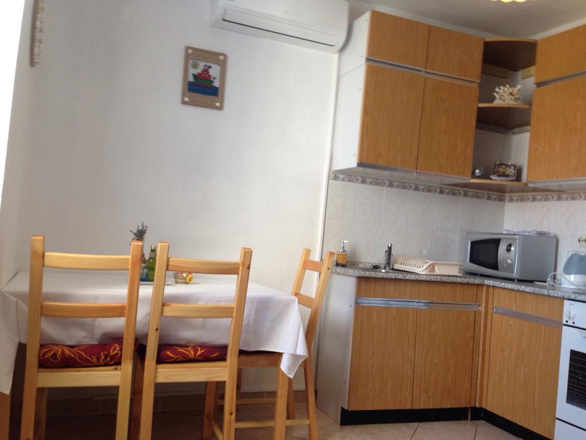 Apartments Dora And Tonka Krk 포라트 외부 사진