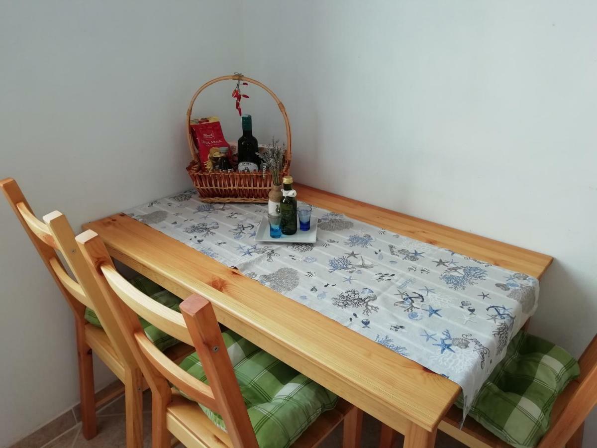 Apartments Dora And Tonka Krk 포라트 외부 사진