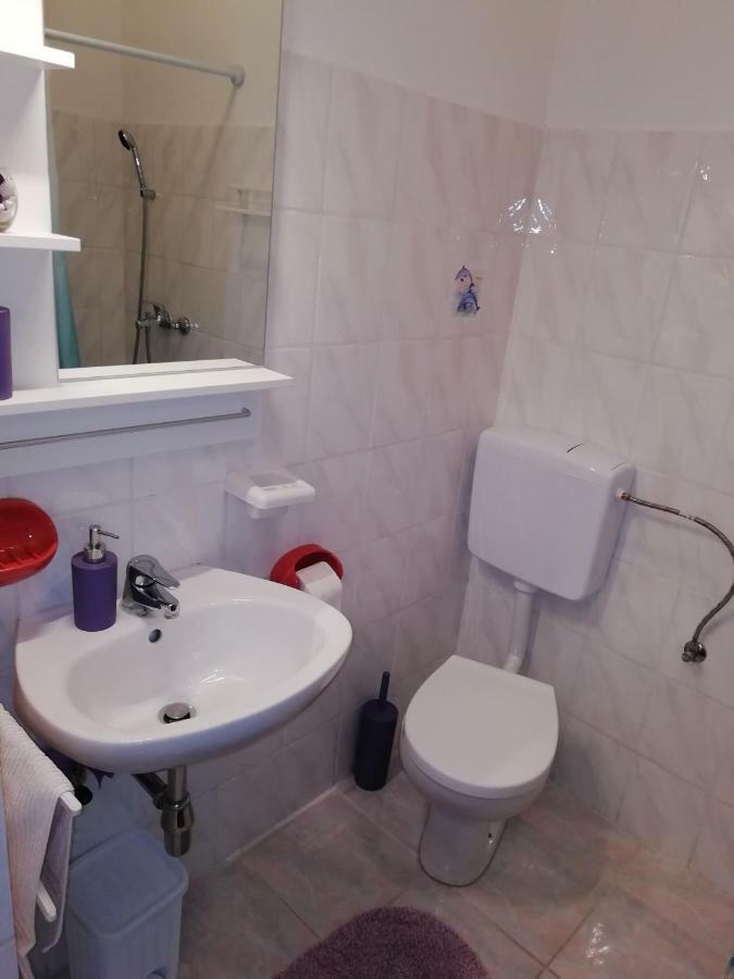 Apartments Dora And Tonka Krk 포라트 외부 사진